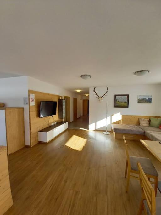 Grosszuegiges Apartment Georg Mayrhofen Barrierefrei Hollenzen Экстерьер фото