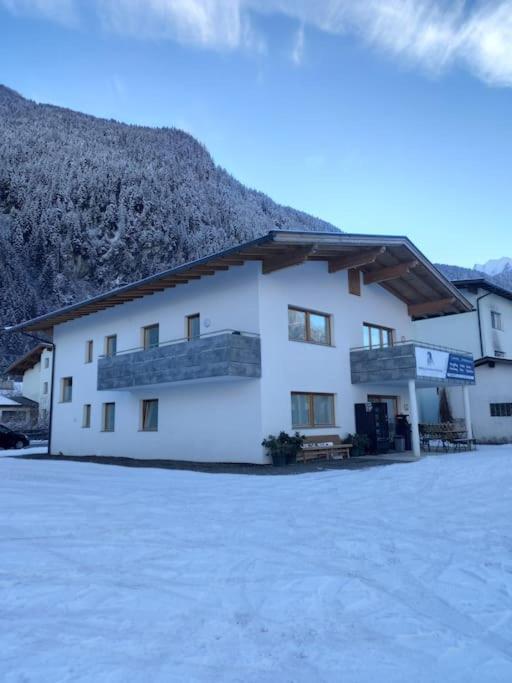Grosszuegiges Apartment Georg Mayrhofen Barrierefrei Hollenzen Экстерьер фото