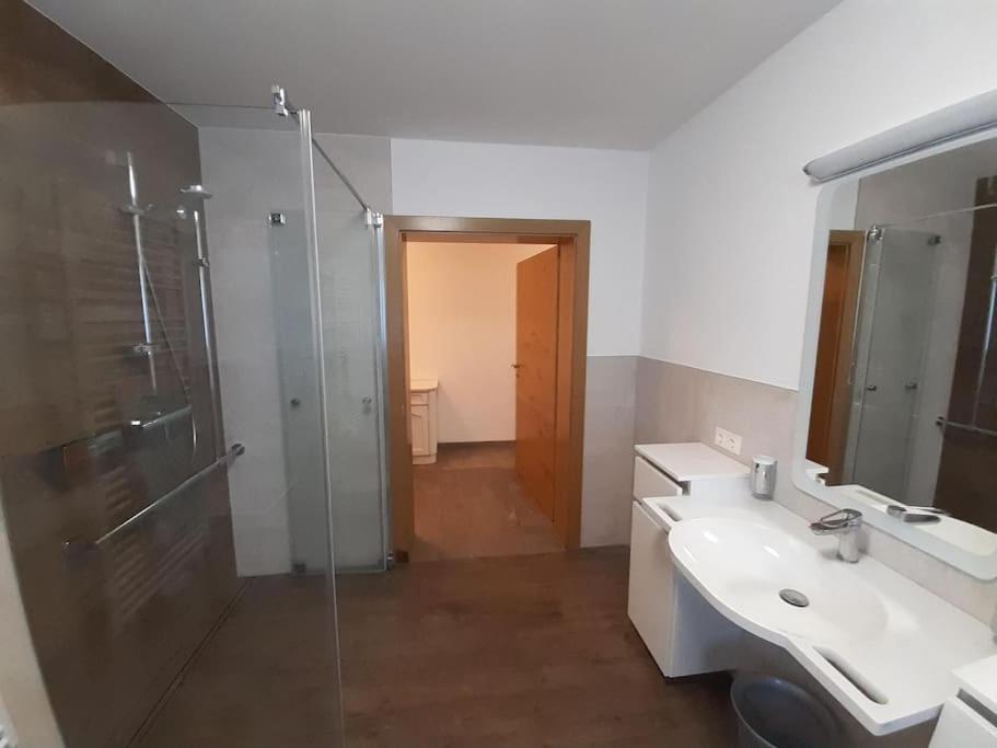 Grosszuegiges Apartment Georg Mayrhofen Barrierefrei Hollenzen Экстерьер фото