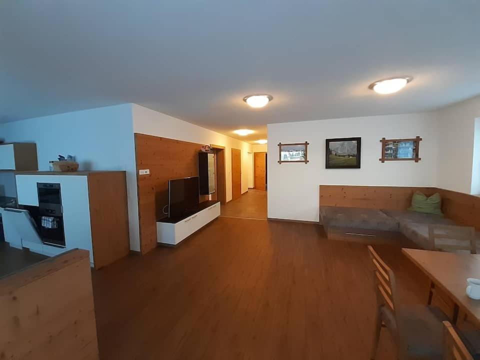 Grosszuegiges Apartment Georg Mayrhofen Barrierefrei Hollenzen Экстерьер фото
