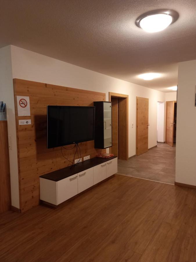 Grosszuegiges Apartment Georg Mayrhofen Barrierefrei Hollenzen Экстерьер фото